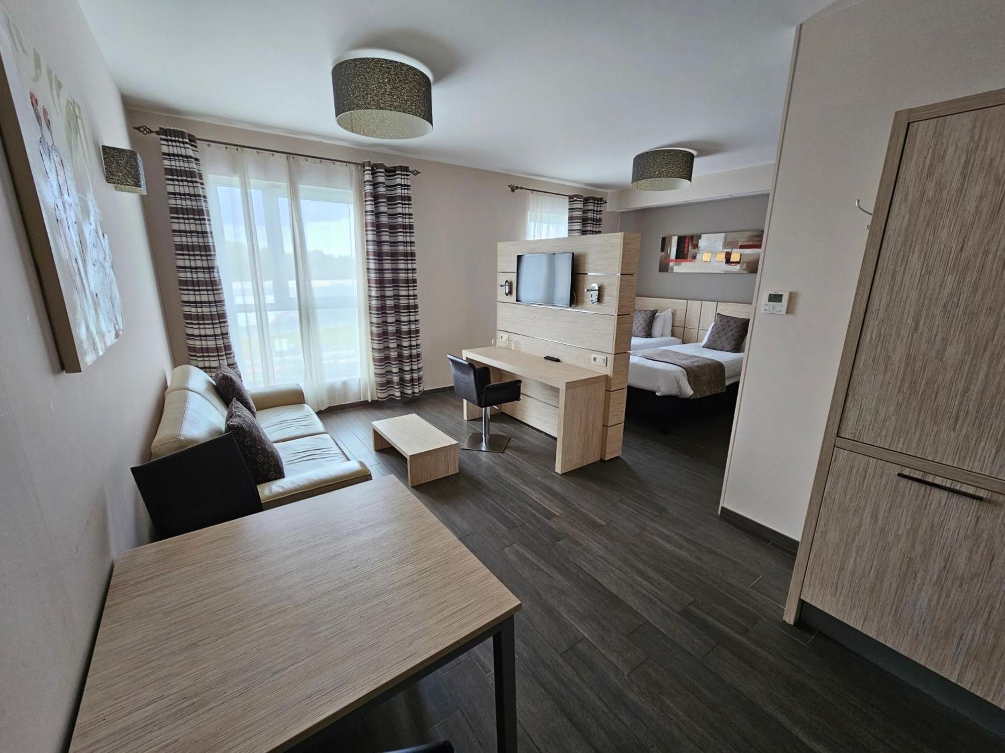 Ibis Styles Charleroi Airport Aero 44 Hotel Eksteriør billede